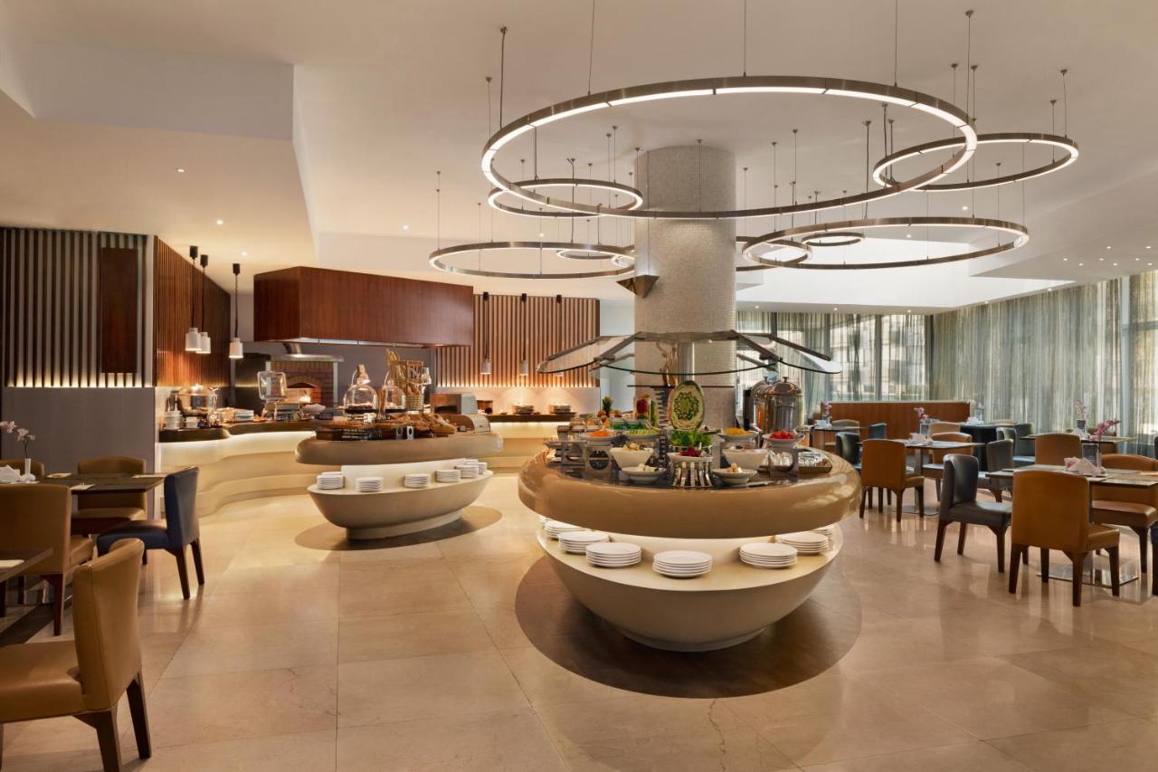 Ramada By Wyndham Dubai Barsha Heights Hotell Exteriör bild