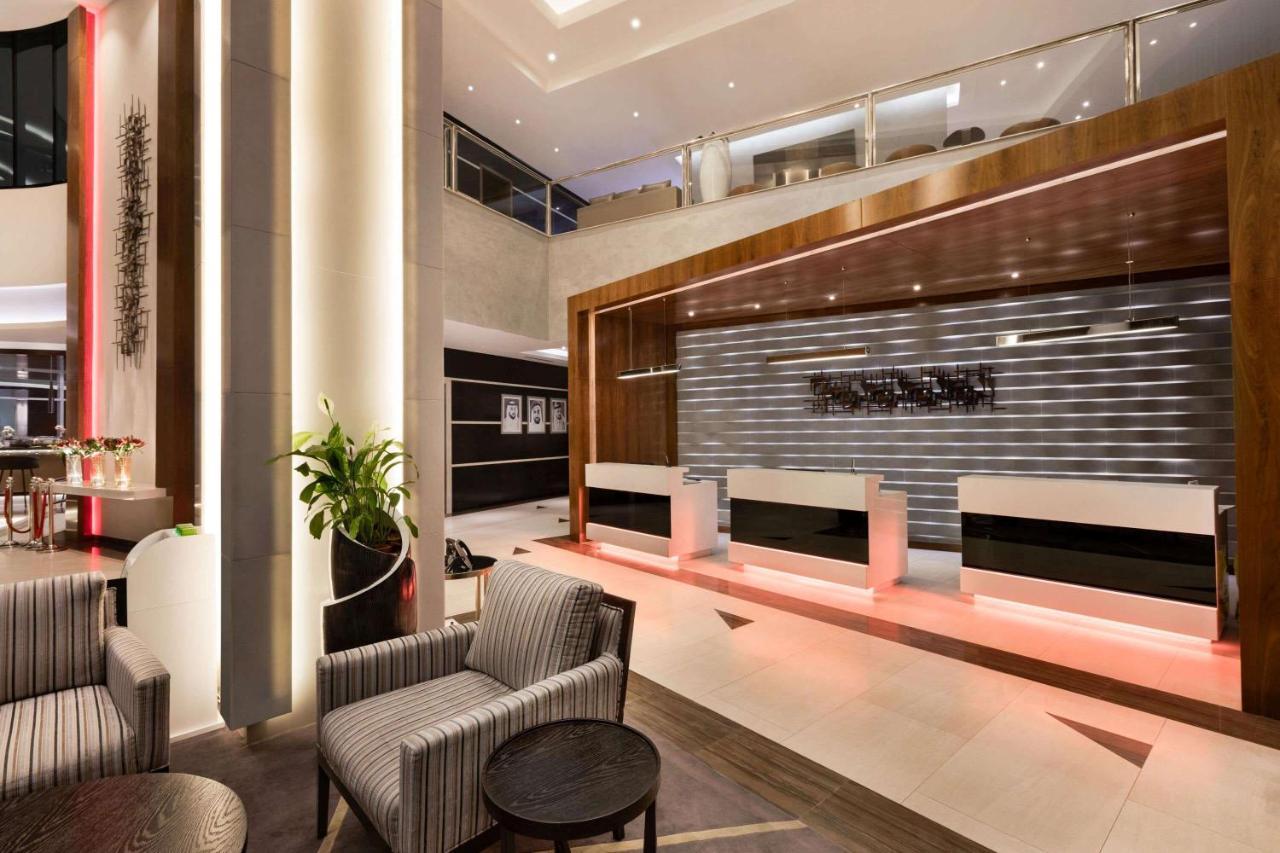 Ramada By Wyndham Dubai Barsha Heights Hotell Exteriör bild