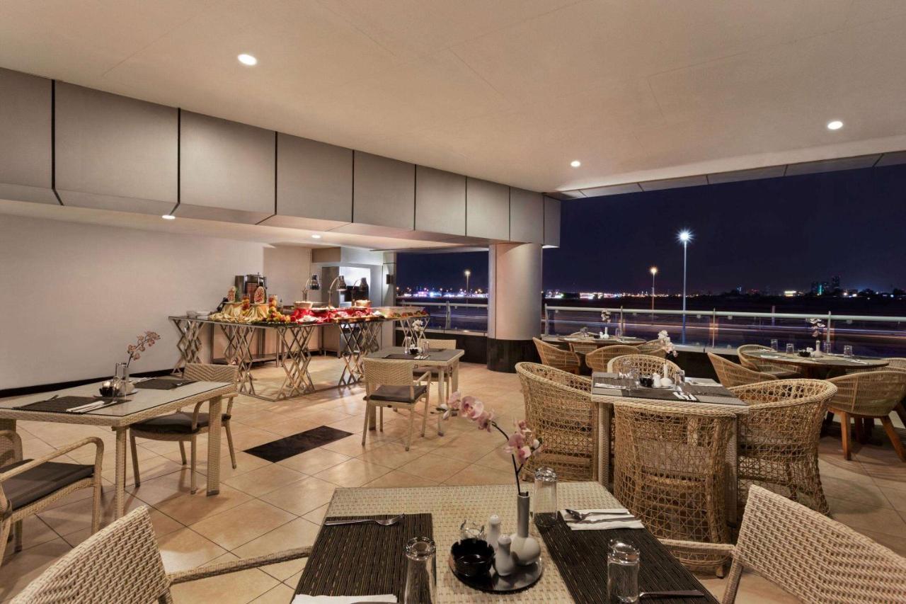 Ramada By Wyndham Dubai Barsha Heights Hotell Exteriör bild