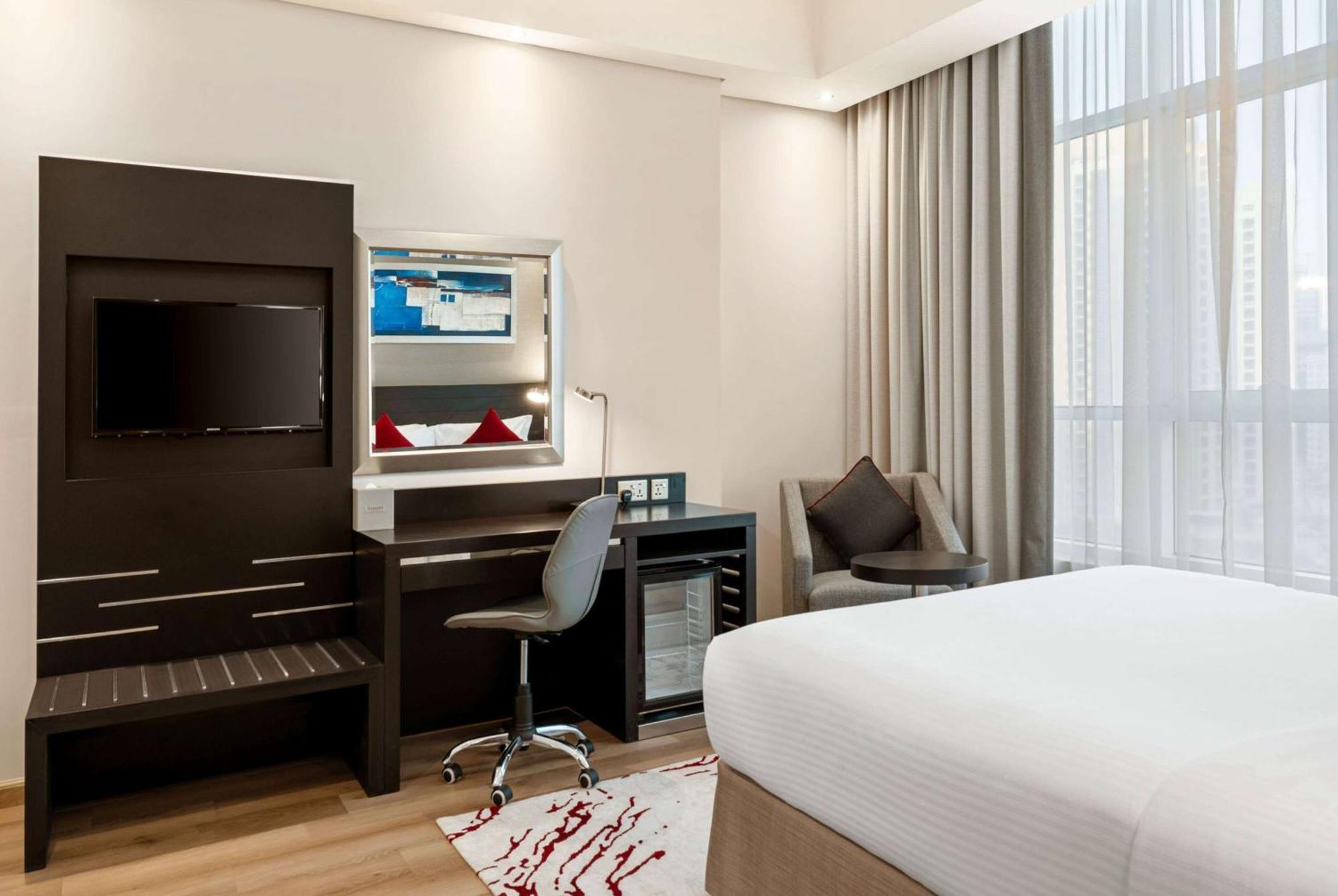 Ramada By Wyndham Dubai Barsha Heights Hotell Exteriör bild