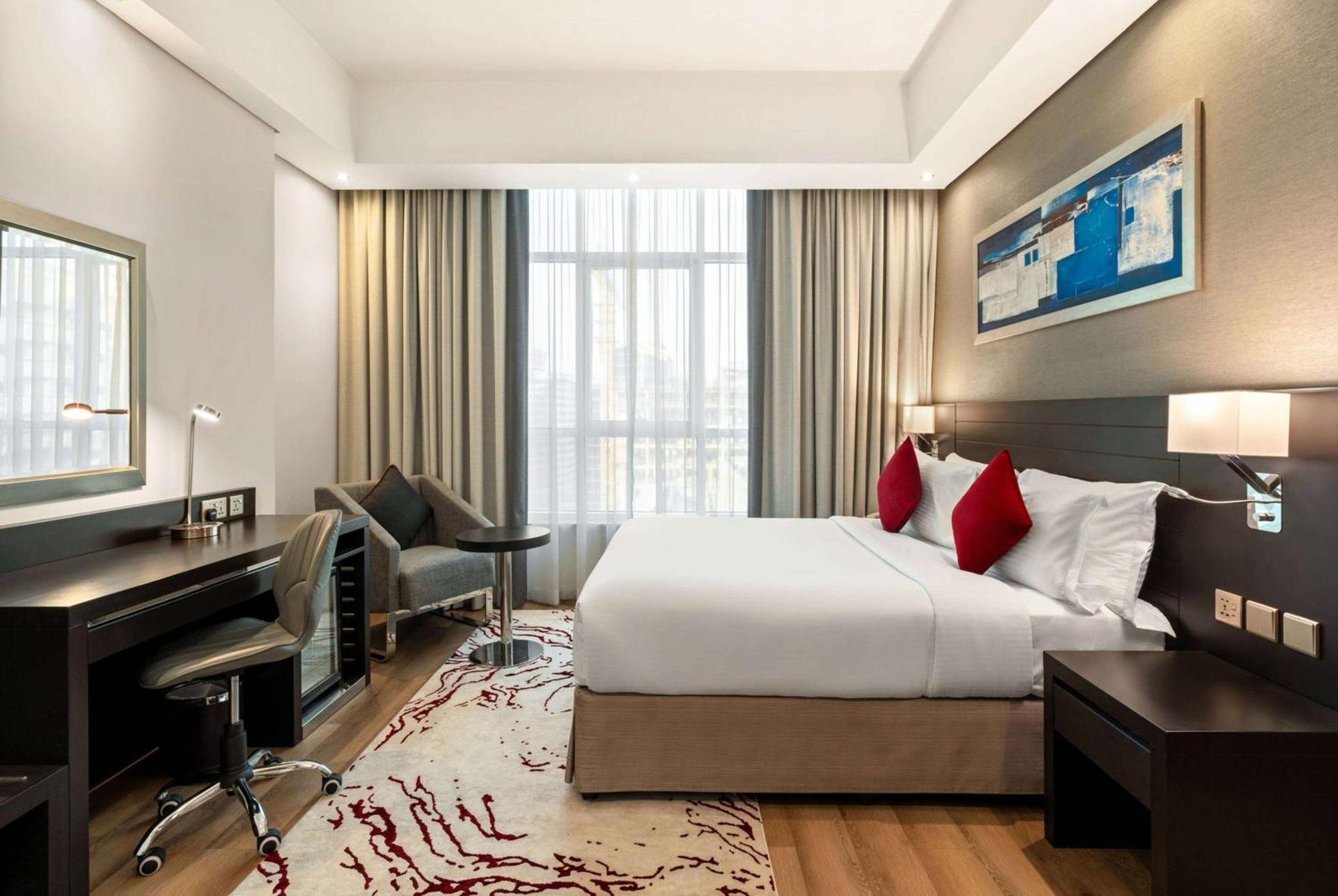 Ramada By Wyndham Dubai Barsha Heights Hotell Exteriör bild