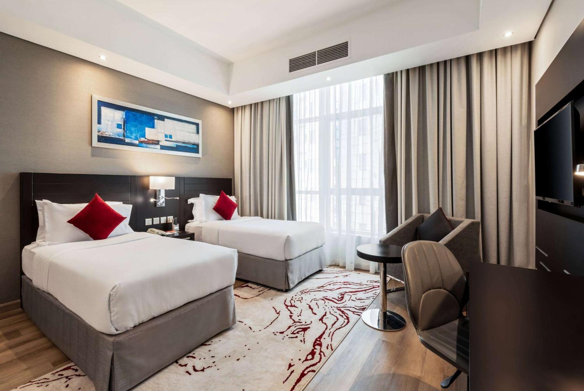Ramada By Wyndham Dubai Barsha Heights Hotell Exteriör bild