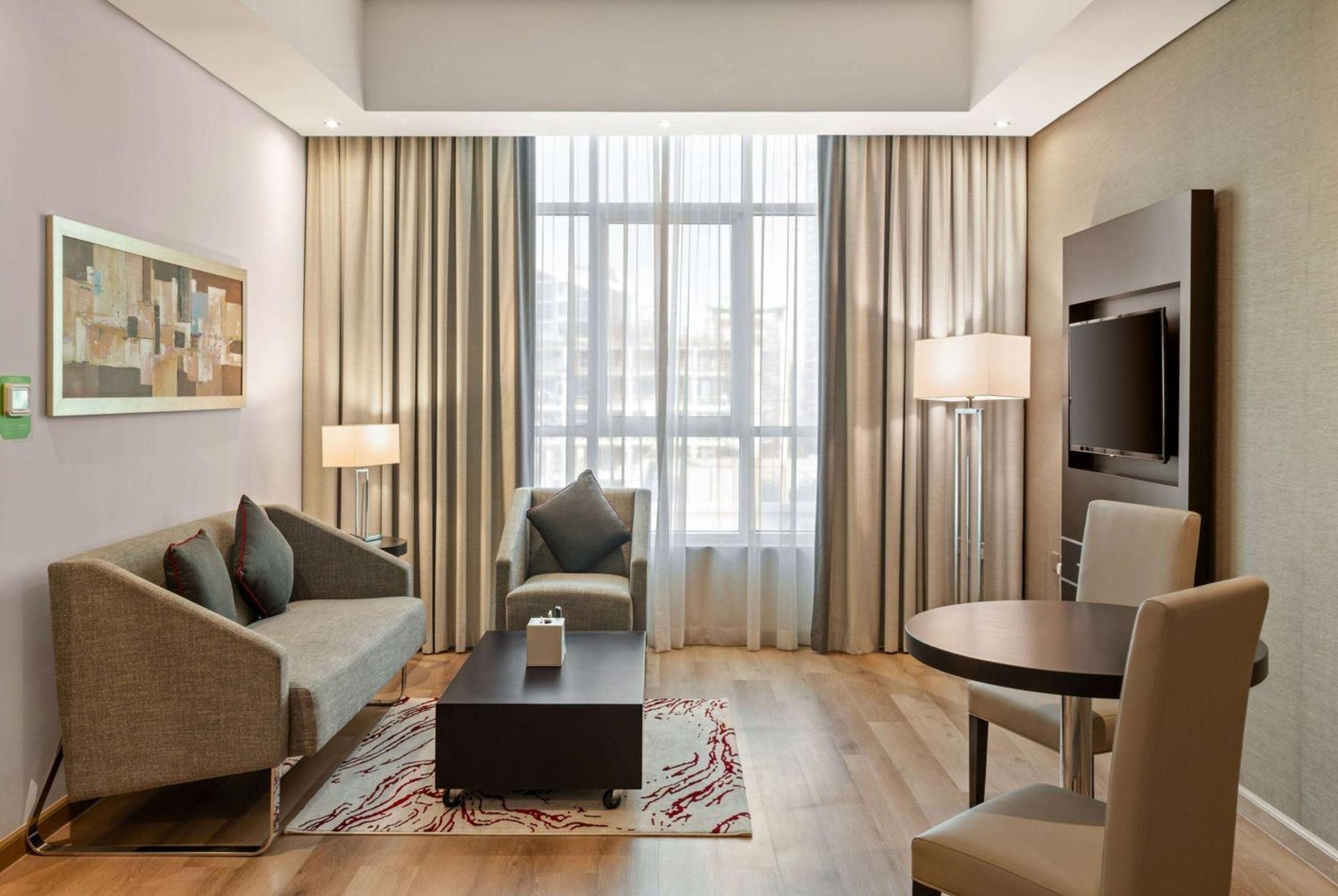 Ramada By Wyndham Dubai Barsha Heights Hotell Exteriör bild