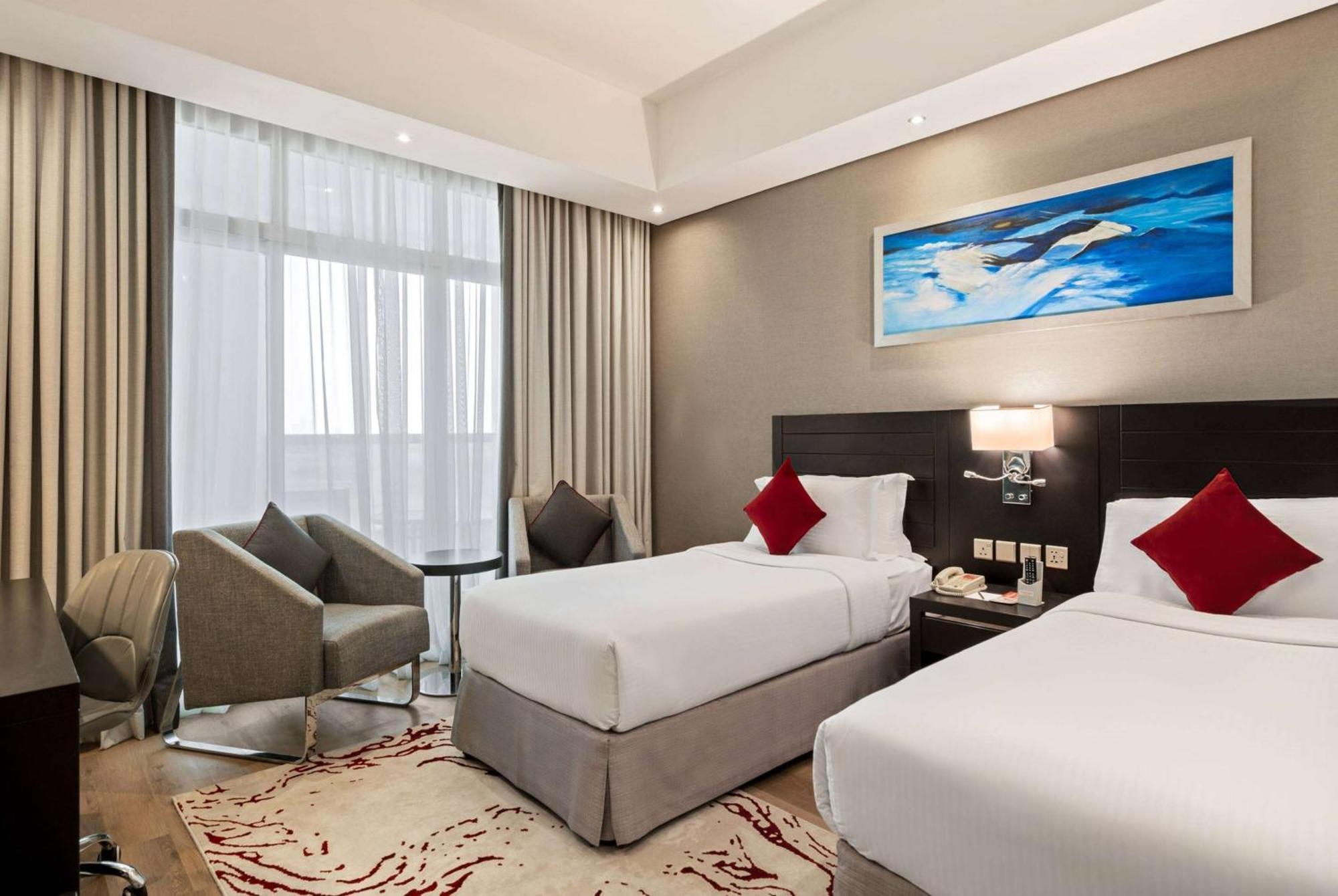 Ramada By Wyndham Dubai Barsha Heights Hotell Exteriör bild