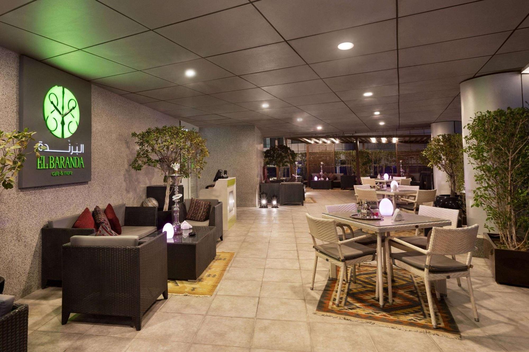 Ramada By Wyndham Dubai Barsha Heights Hotell Exteriör bild