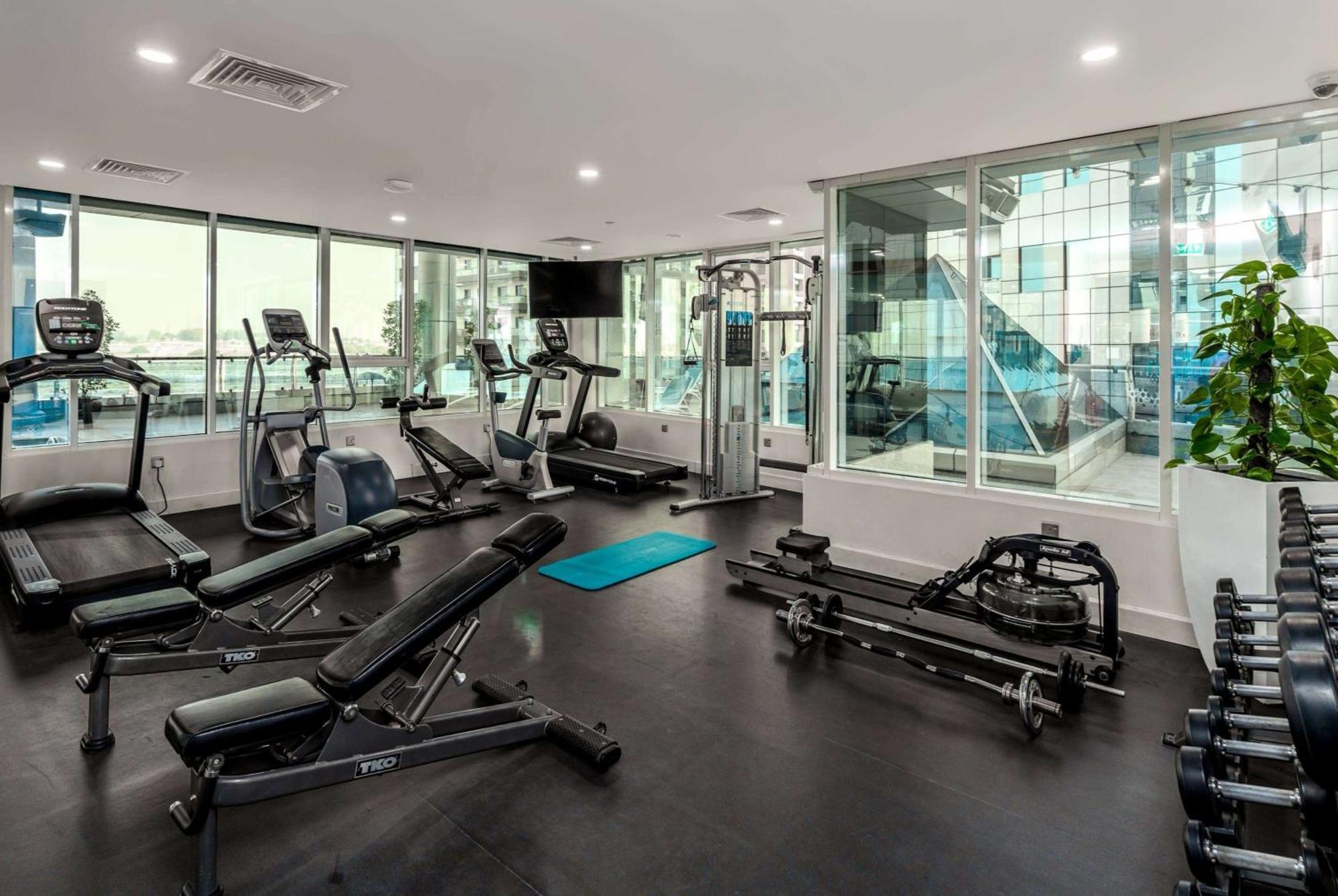 Ramada By Wyndham Dubai Barsha Heights Hotell Exteriör bild