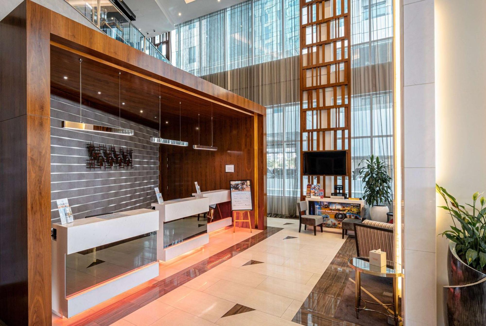 Ramada By Wyndham Dubai Barsha Heights Hotell Exteriör bild