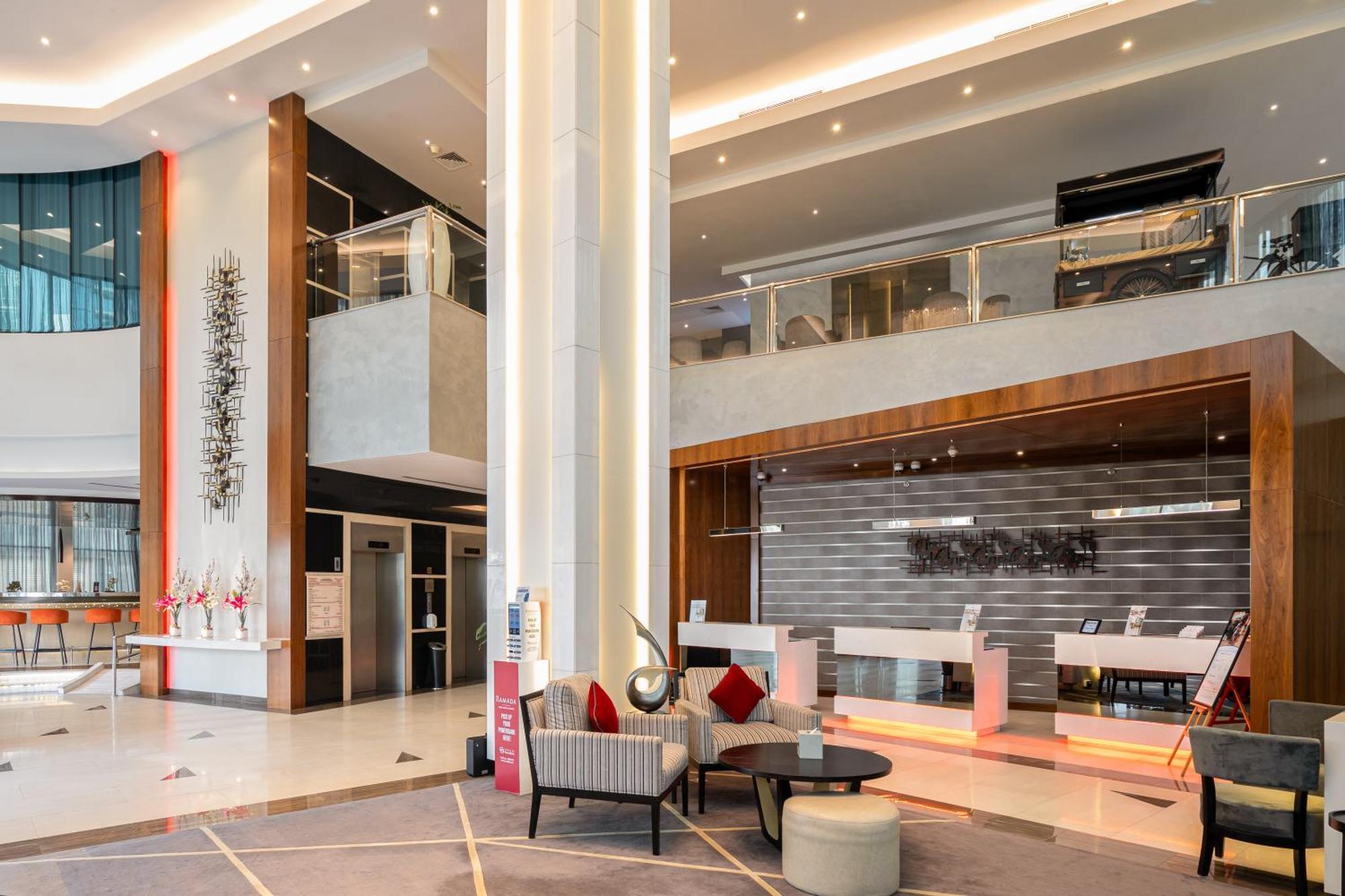 Ramada By Wyndham Dubai Barsha Heights Hotell Exteriör bild