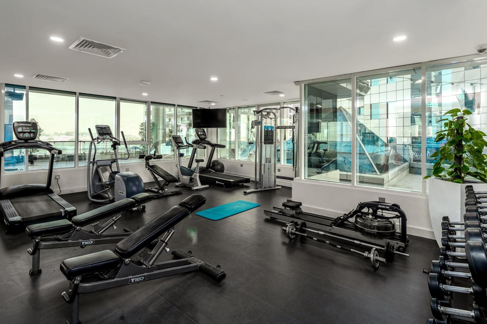 Ramada By Wyndham Dubai Barsha Heights Hotell Exteriör bild