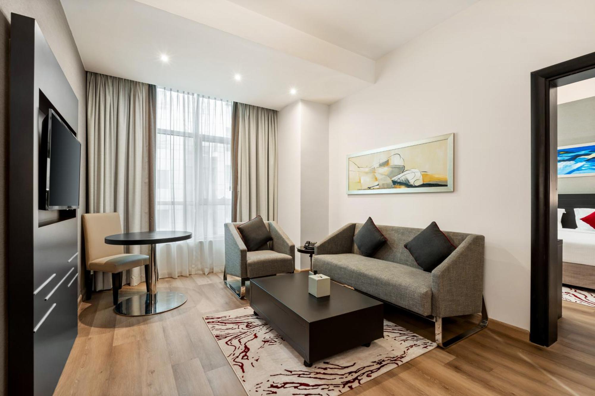 Ramada By Wyndham Dubai Barsha Heights Hotell Exteriör bild
