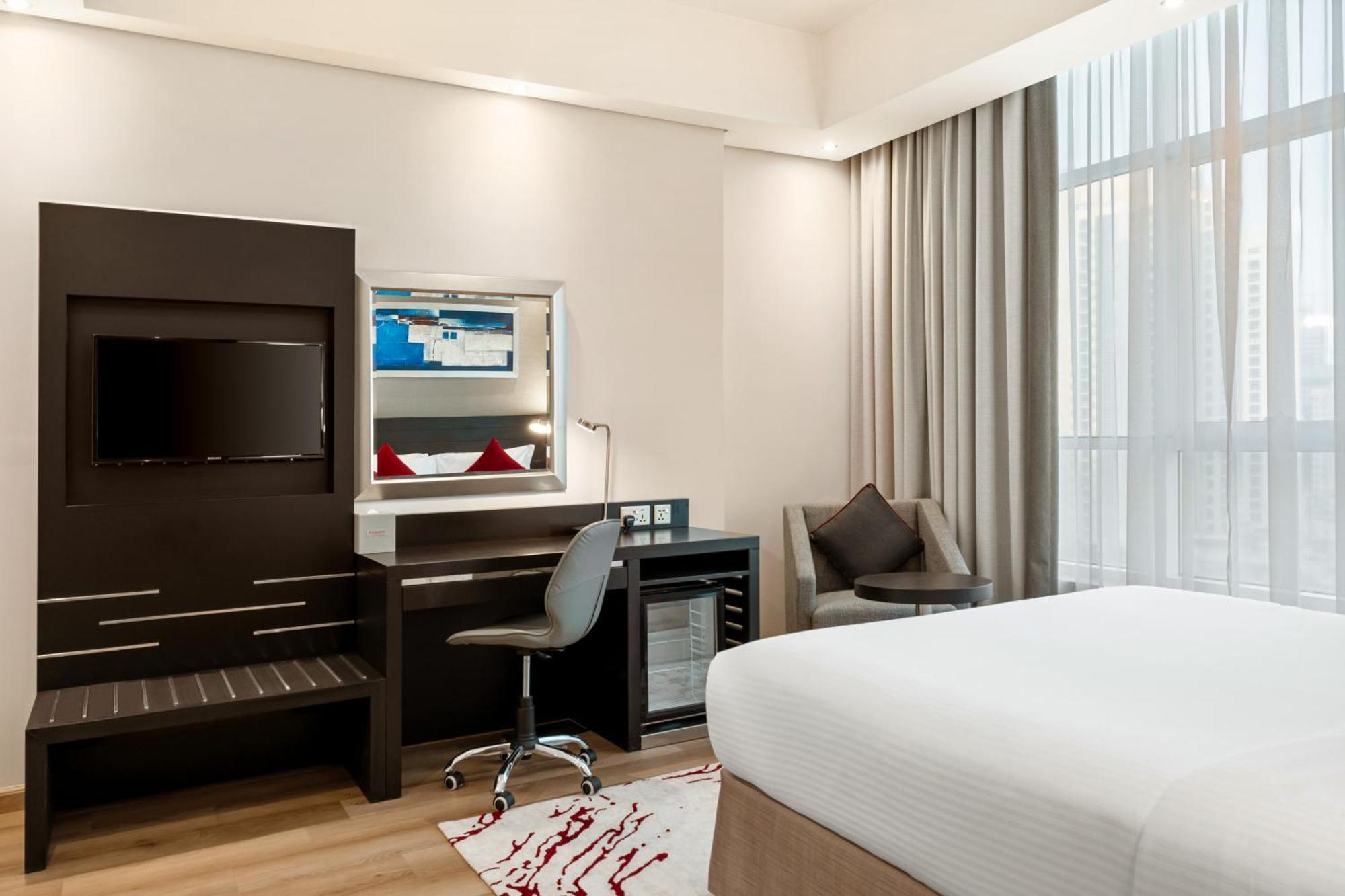 Ramada By Wyndham Dubai Barsha Heights Hotell Exteriör bild