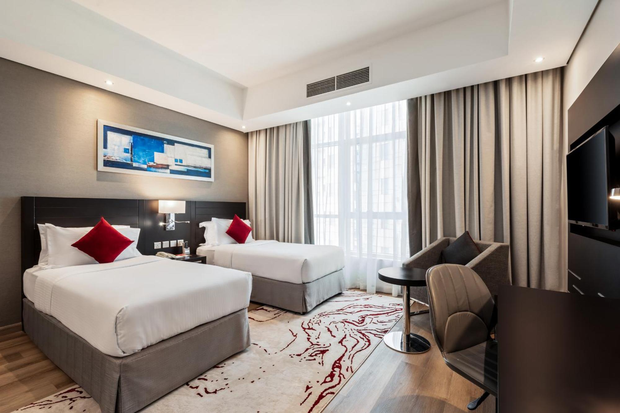 Ramada By Wyndham Dubai Barsha Heights Hotell Exteriör bild