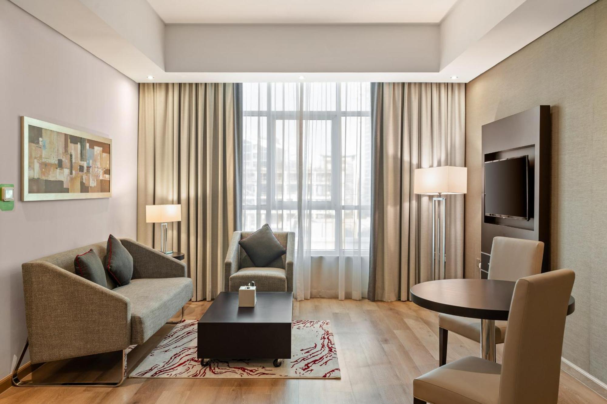 Ramada By Wyndham Dubai Barsha Heights Hotell Exteriör bild