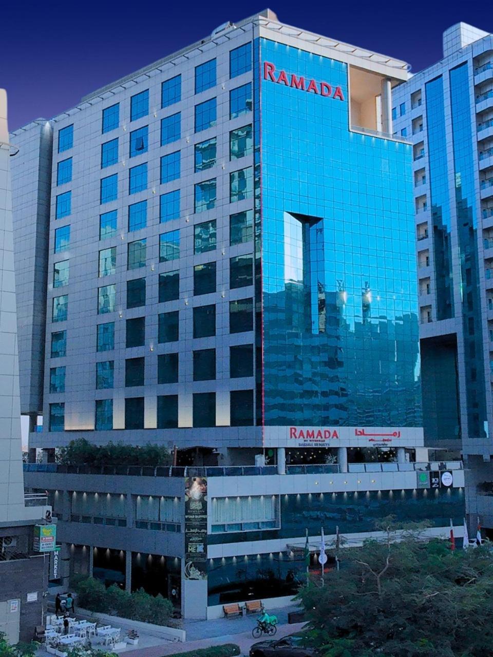 Ramada By Wyndham Dubai Barsha Heights Hotell Exteriör bild