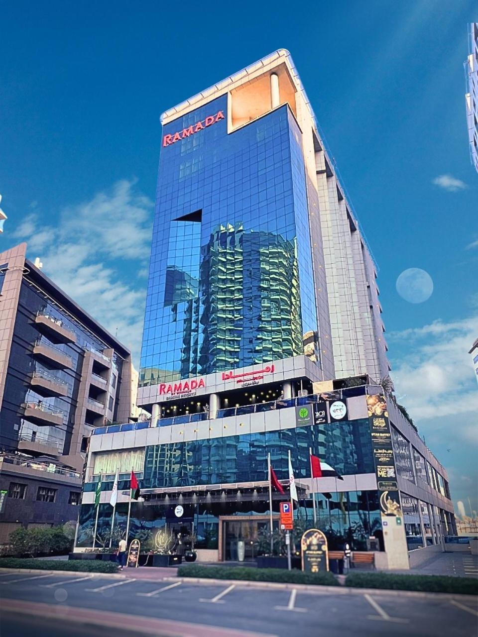 Ramada By Wyndham Dubai Barsha Heights Hotell Exteriör bild