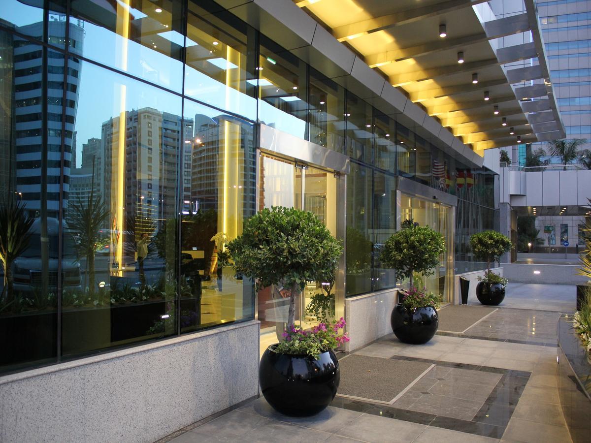 Ramada By Wyndham Dubai Barsha Heights Hotell Exteriör bild